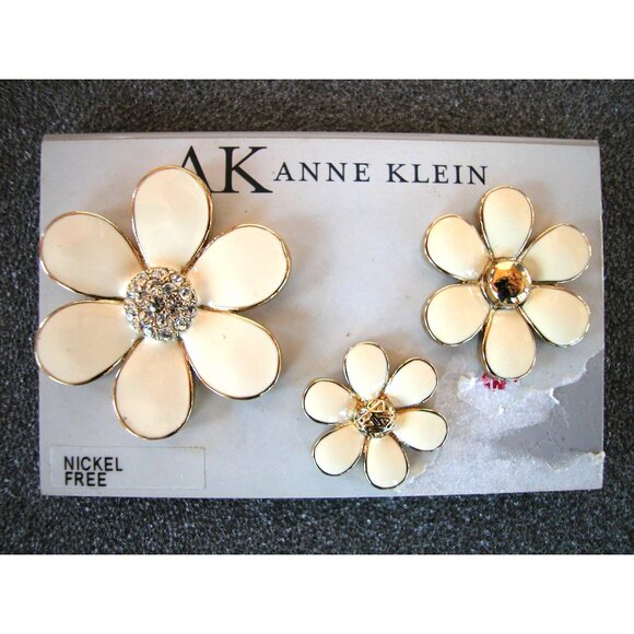 Anne Klein Gold-Tone Chain Necklace With White Floral Pendant,  Bracelet, Earrin - Picture 10 of 11